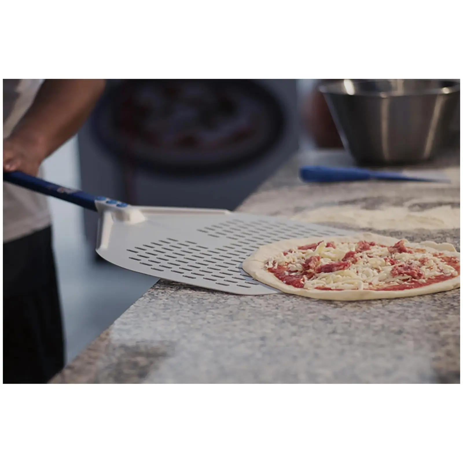 Pizzaschaufel - 33 x 33 cm - perforiert - Griff: 120 cm - Aluminium (eloxiert)